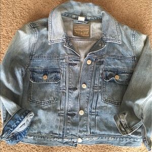 Levi's crop jean jacket size M